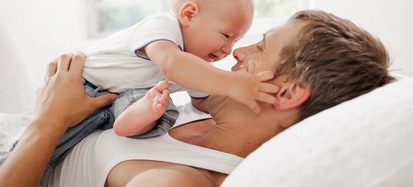 Waarom alleenstaande mannen denken aan draagmoederschap