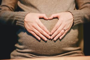 5 manieren voor toekomstige ouders om draagmoeder te ondersteunen