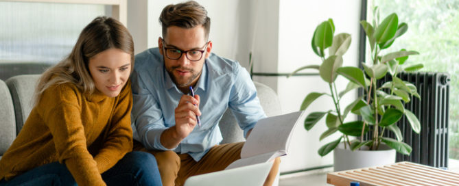 Creatieve mensen die bij startup werken