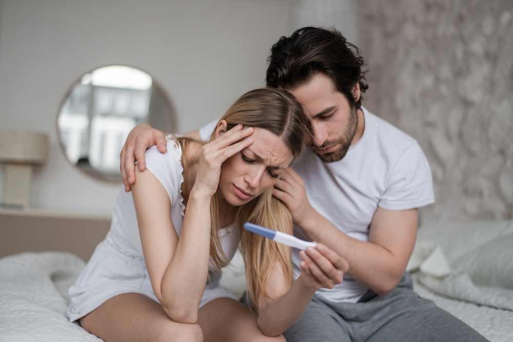 la giovane coppia lotta con l'infertilità